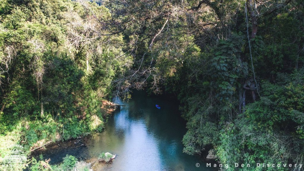 Ngắm bình minh từ khu cắm trại Discovery Retreat Măng Đen