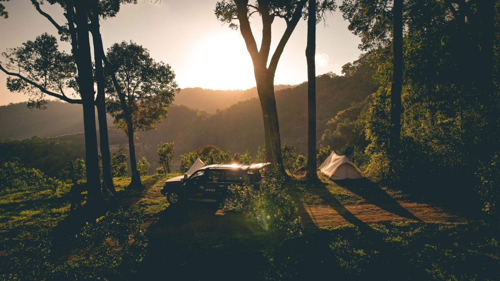 măng đen discovery tổ chức cắm tại giữa n&uacute;i rừng xung quanh tại măng đen discovery retreat trong tour 2n1d trekking camping măng đen với xe 2 cầu