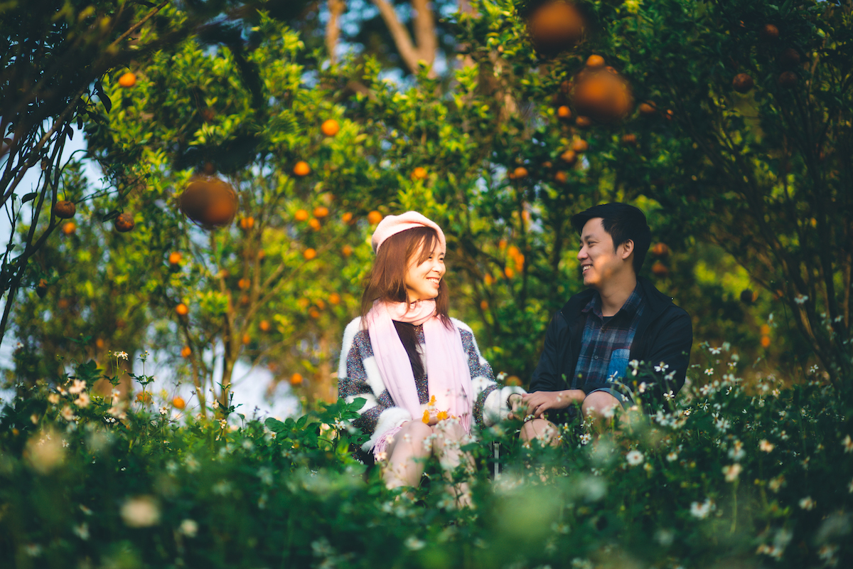 Bay đến Măng Đen: cặp đ&ocirc;i ngồi giữa vườn c&acirc;y xanh sau h&agrave;nh tr&igrave;nh từ Pleiku về Măng Đen