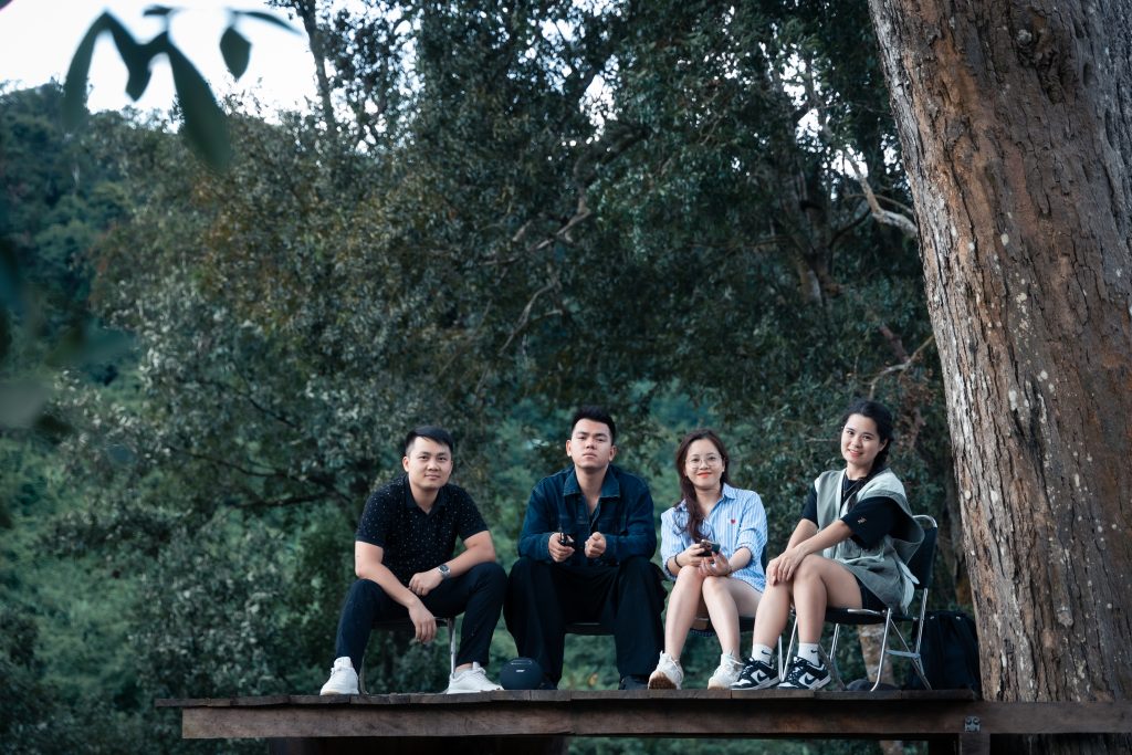 Tour trekking Măng Đen 2 ng&agrave;y 1 đ&ecirc;m: nh&oacute;m kh&aacute;ch nghỉ giữa rừng sau h&agrave;nh tr&igrave;nh từ Quảng Ng&atilde;i l&ecirc;n Măng Đen