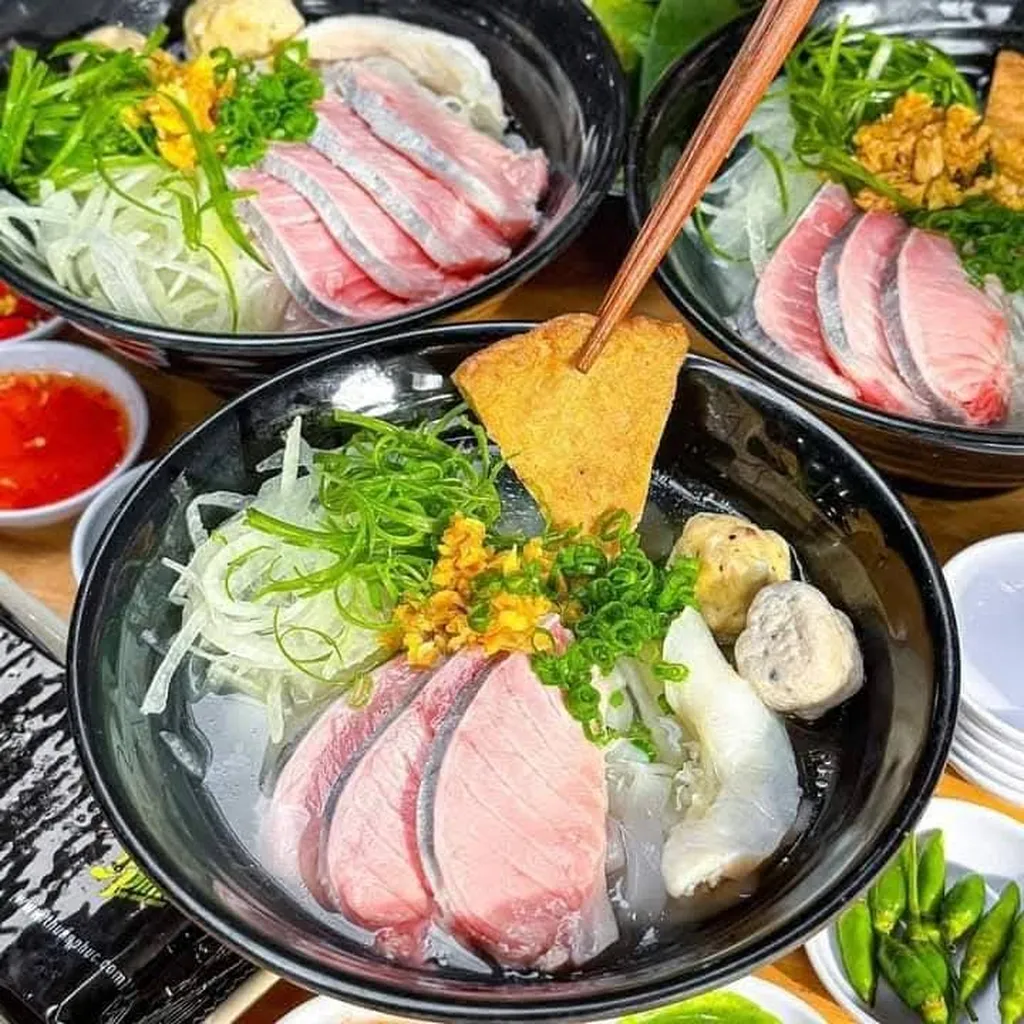 Xứ Nẫu Qu&aacute;n - B&uacute;n C&aacute; Thi&ecirc;n Hương Măng Đen với c&aacute;c m&oacute;n b&uacute;n c&aacute; thơm ngon hấp dẫn ph&ugrave; hợp ăn s&aacute;ng