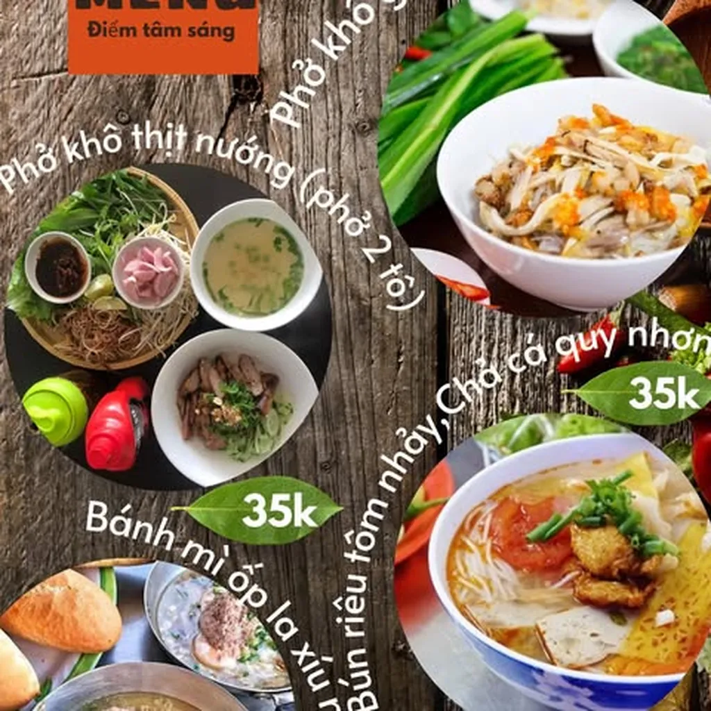 phở khô cô vy Măng Đen với rau và nước dùng riêng