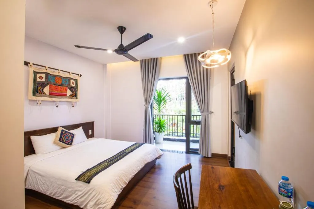 phòng king có ban công tại Casa Vanilla Măng Đen