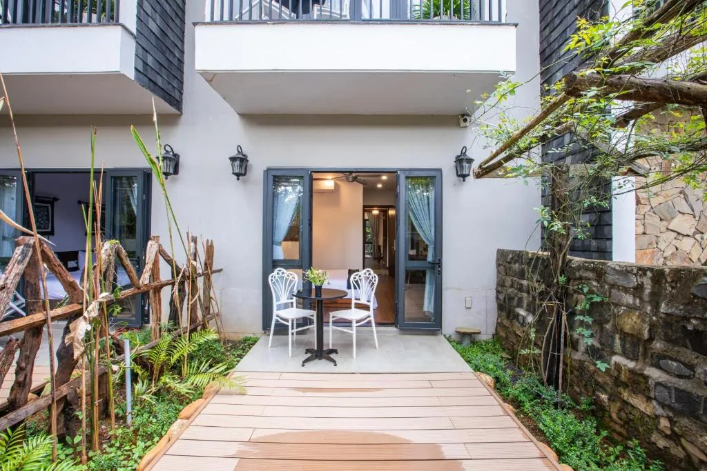 khu hiên trước phòng tại Casa Vanilla Măng Đen