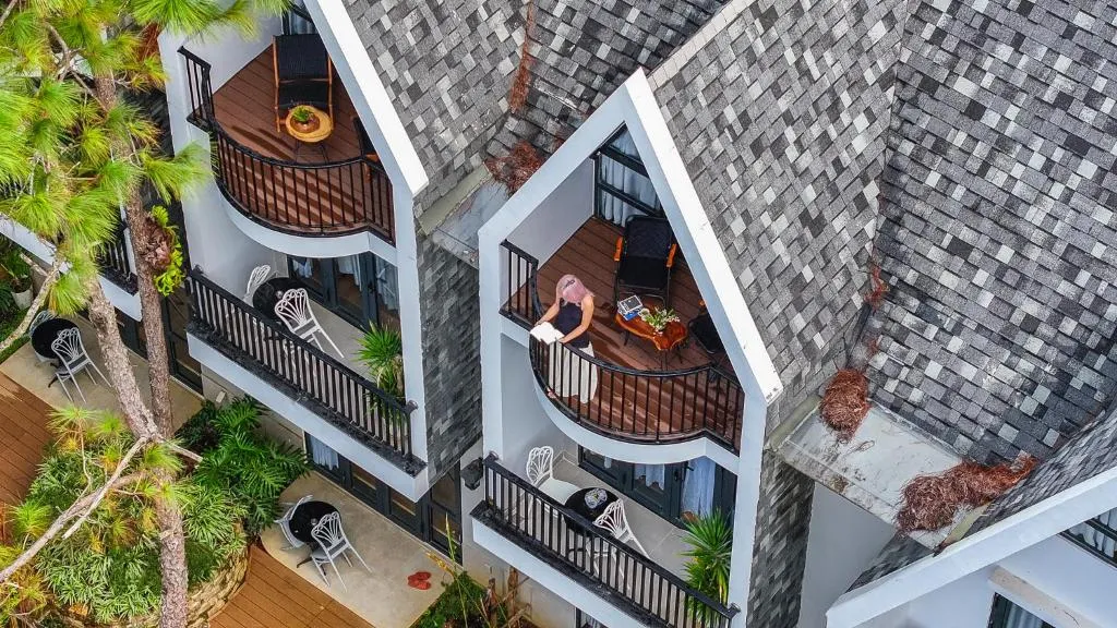 ban công và sân vườn Casa Vanilla Măng Đen nhìn từ flycam