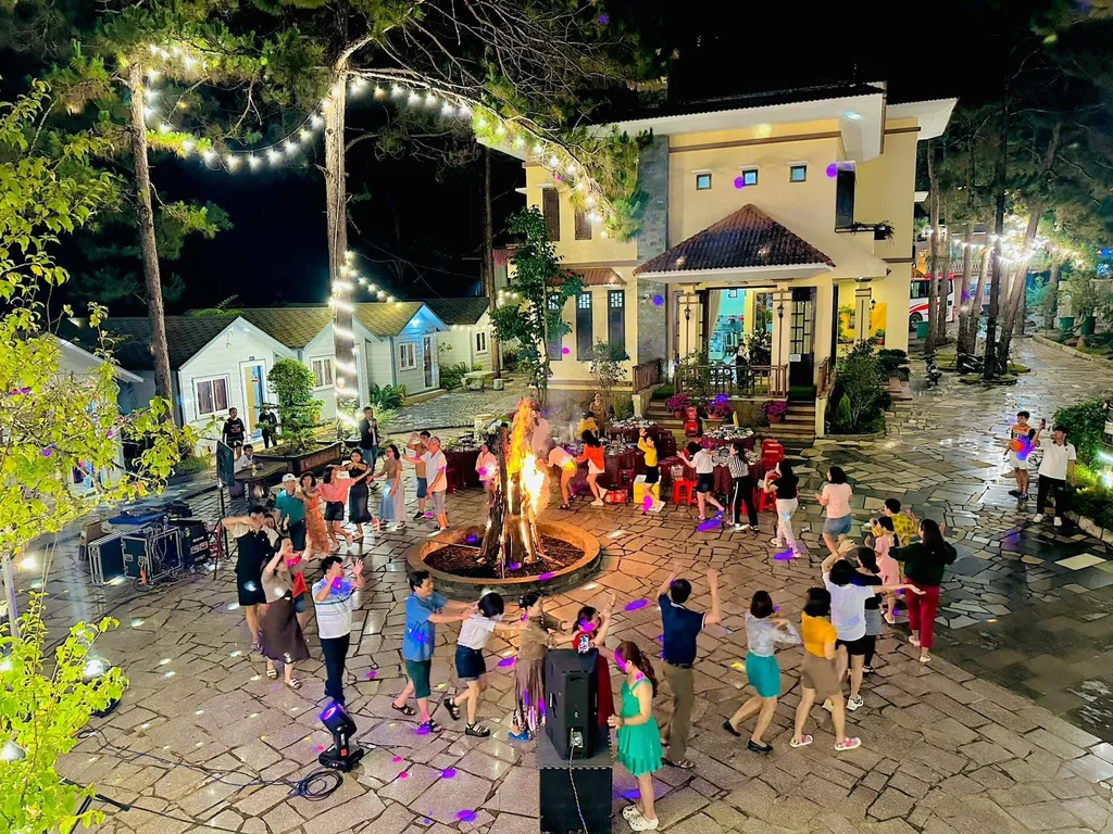 Không gian sự kiện ngoài trời của HeniSi Homestay Măng Đen