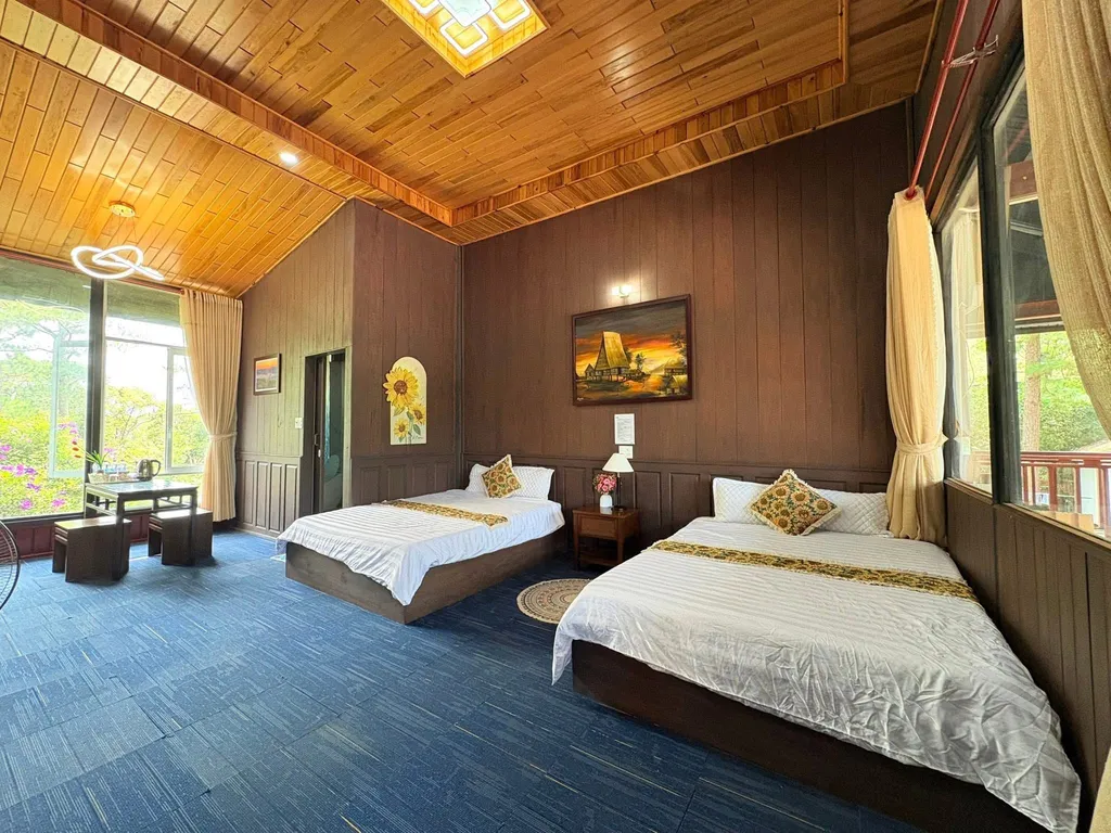 Family room tại HeniSi 2 Hotel Măng Đen