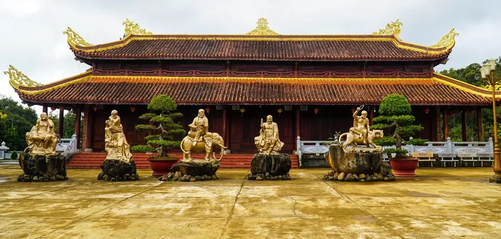 Ảnh cũ Ch&ugrave;a Kh&aacute;nh L&acirc;m Măng Đen khi ch&ugrave;a mới th&agrave;nh lập