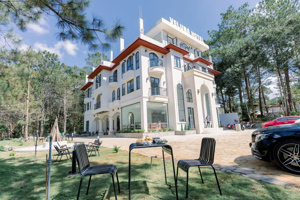Veluna Hotel - một trong Top 7 Kh&aacute;ch Sạn Măng Đen đ&aacute;ng ở v&agrave; đẳng cấp tại Măng Đen