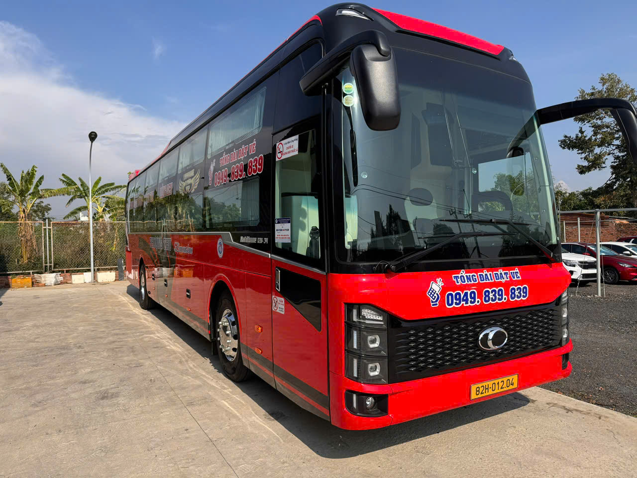 Nh&agrave; xe S&agrave;i G&ograve;n Măng Đen: xe Phượng Thu m&agrave;u đỏ chạy tuyến TP.HCM đi Măng Đen
